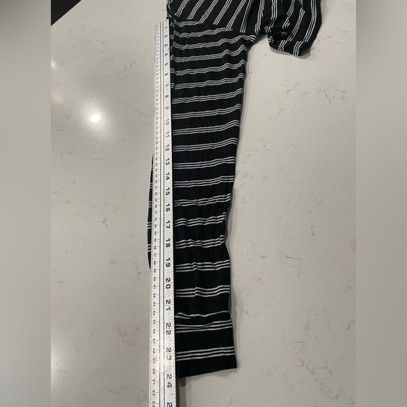 Reformation Jeans Chloe Striped Cropped Top. Size: XS - Picture 8 of 11